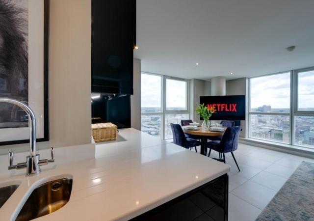 Tallest Building In The City Centre Sleeps 5 Incredible City Mountain And Lagan Views Μπέλφαστ Εξωτερικό φωτογραφία